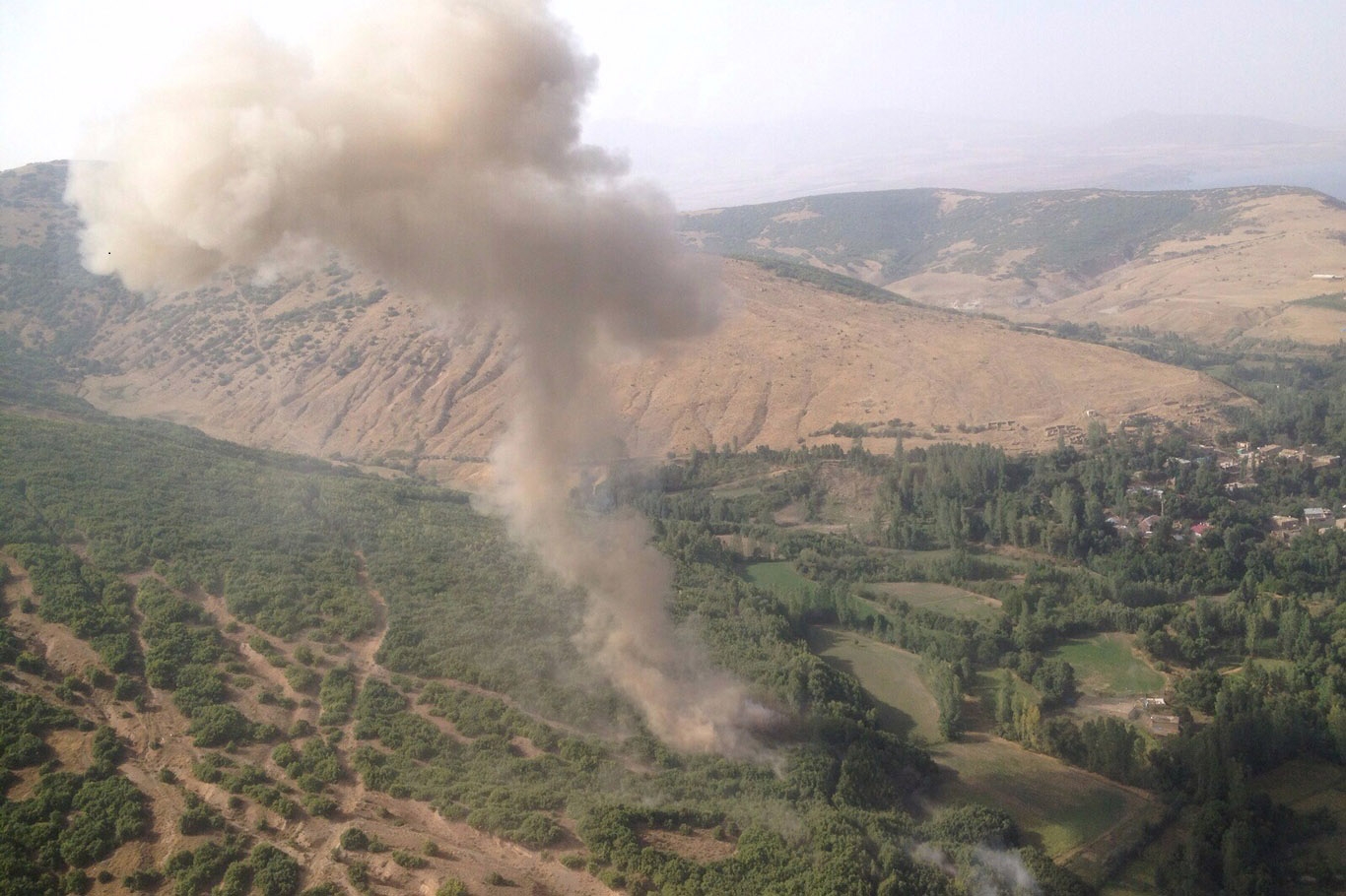 Bitlis’te PKK’ye ait 60 ton patlayıcı imha edildi